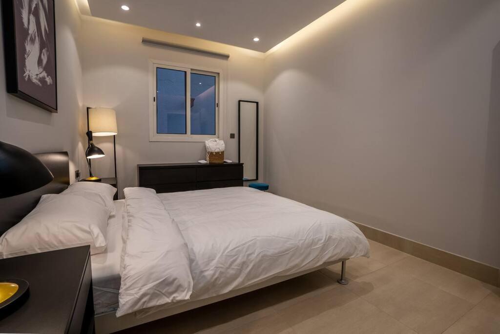 Apartment 10 Minutes To Boulevard, Modern In Al-malqa, Self Check-in