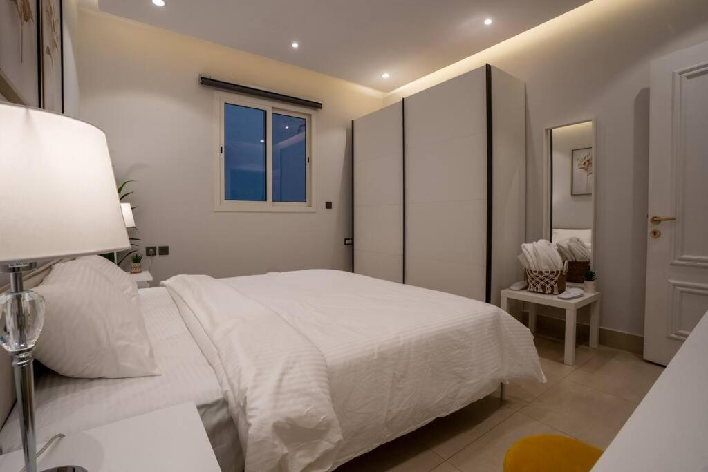 10 Minutes To Boulevard, Modern In Al-malqa, Self Check-in Apartment Riyadh