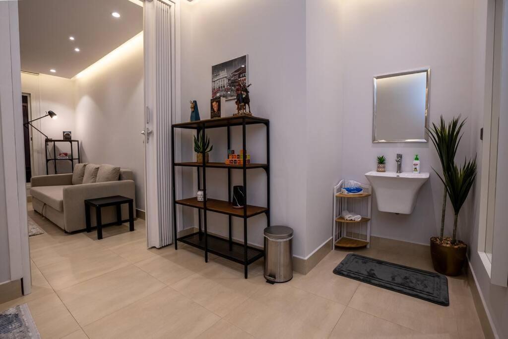 10 Minutes To Boulevard, Modern In Al-malqa, Self Check-in Apartment