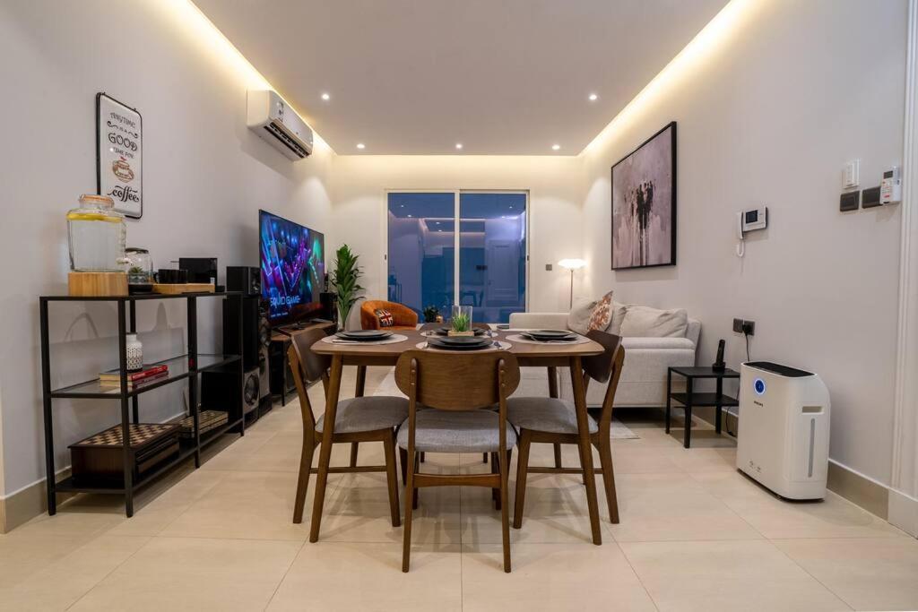 10 Minutes To Boulevard, Modern In Al-malqa, Self Check-in * Riyadh