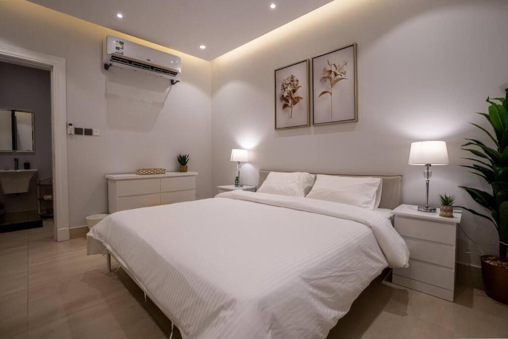 10 Minutes To Boulevard, Modern In Al-malqa, Self Check-in Riyadh