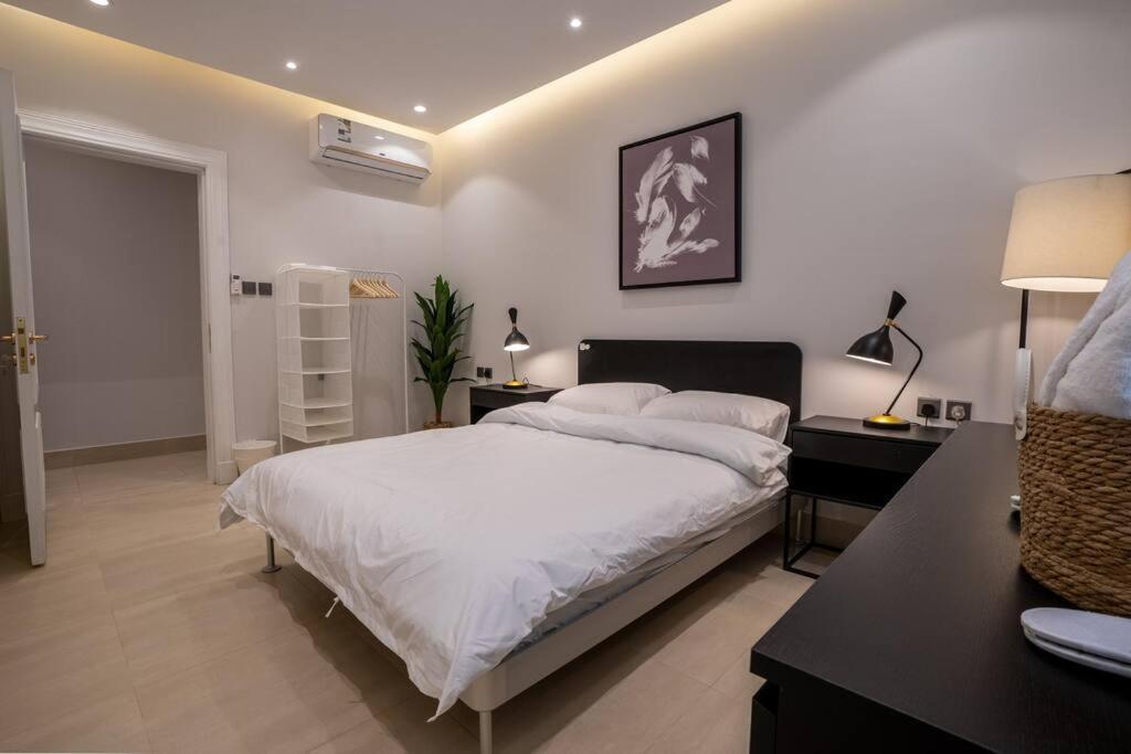 Apartment 10 Minutes To Boulevard, Modern In Al-malqa, Self Check-in